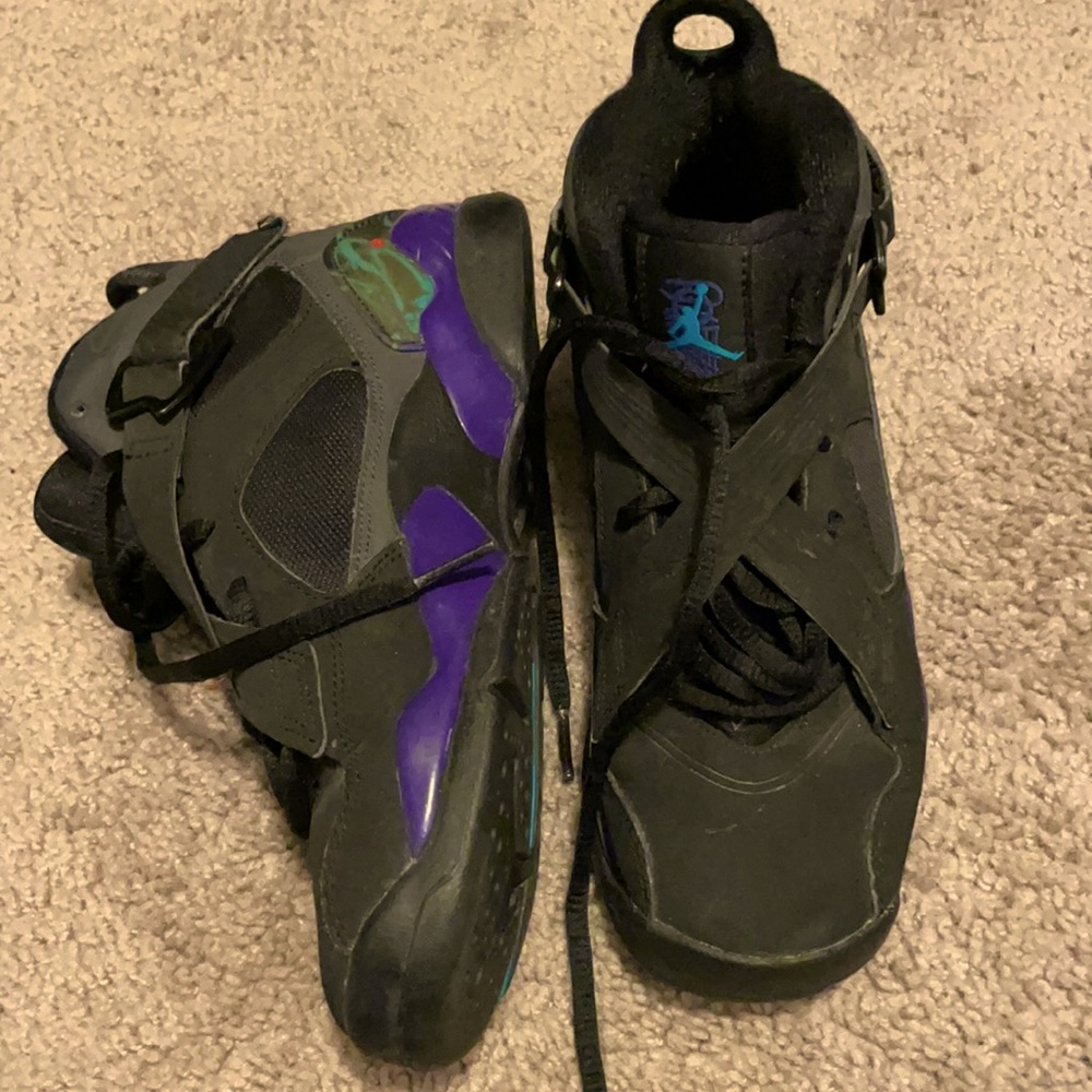 Size 4y Black Jordan great condition